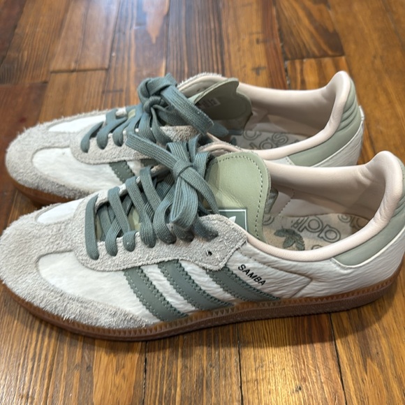 Sambas - Picture 3 of 7